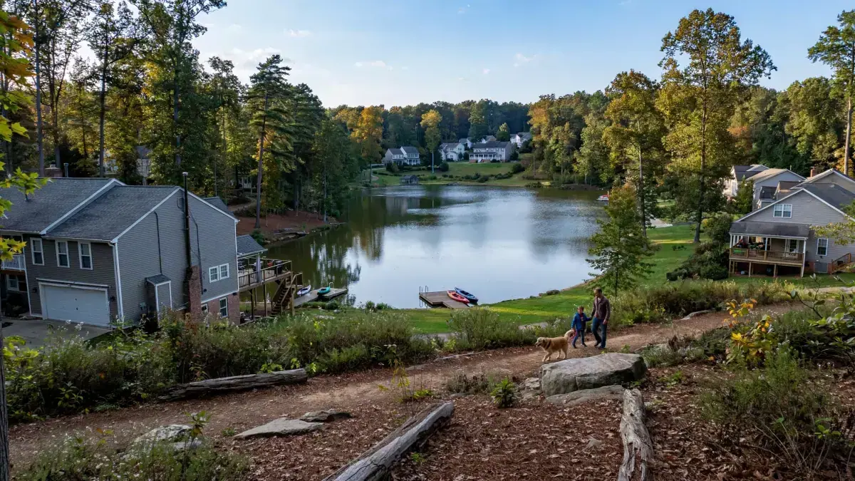 Lake Ridge suburban homes
